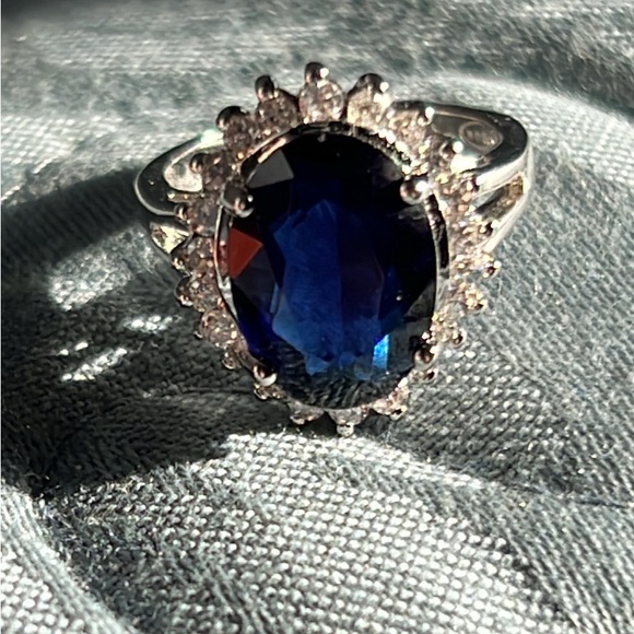 Elegant Silver and Blue Gemstone Princess Ring, Size 7 - Picture 1 of 8